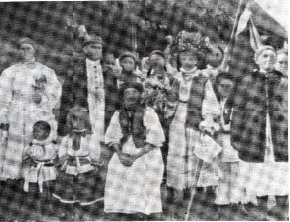 33. Κροάτικος γάμος με σημαία. Draganići - Karlovac (αρχές 20ού αιώνα). 33. Κροάτικος γάμος με σημαία. Draganići - Karlovac (αρχές 20ού αιώνα).