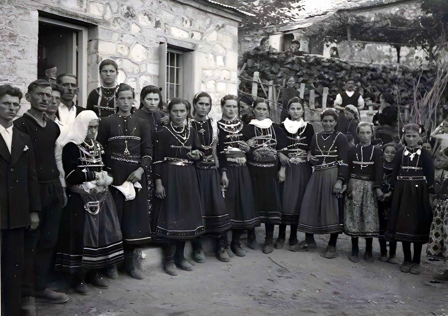 Ποιοι είναι οι «Μιτζιντόνιοι» τελικά; Ταυτότητες, ετερότητες και διασπορά Θεόδωρος Κούρος